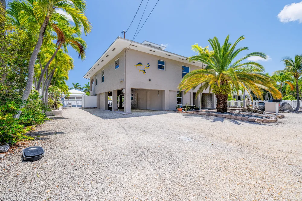 29562 Saratoga Ave, Big Pine, FL 33043