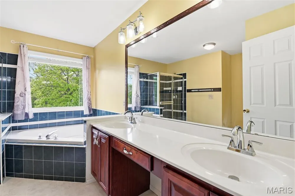 49 Autumn Crest Ct, Wentzville, MO 63385