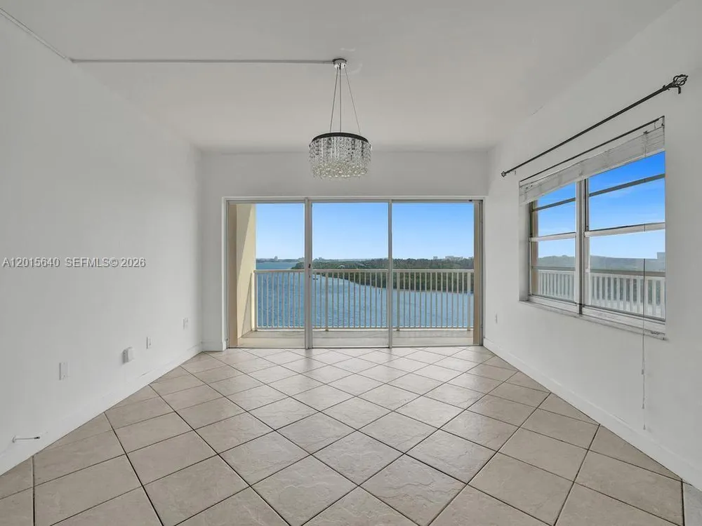 300 Bayview Dr, Sunny Isles Beach, FL 33160