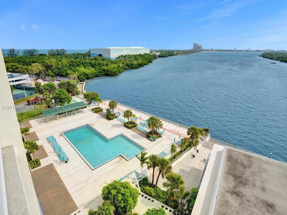 300 Bayview Dr, Sunny Isles Beach, FL 33160