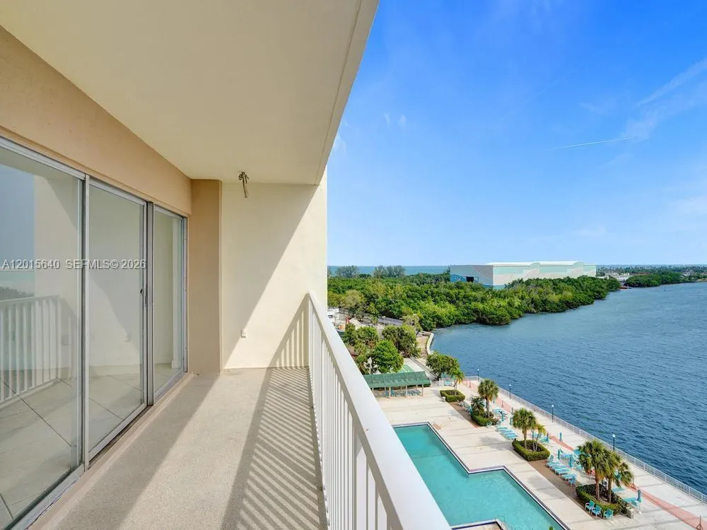 300 Bayview Dr, Sunny Isles Beach, FL 33160
