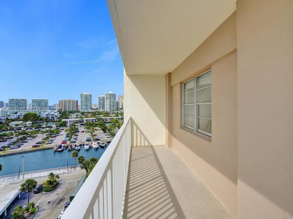 300 Bayview Dr, Sunny Isles Beach, FL 33160