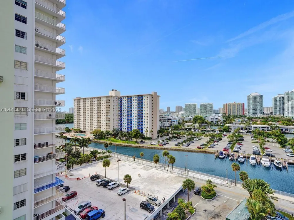 300 Bayview Dr, Sunny Isles Beach, FL 33160