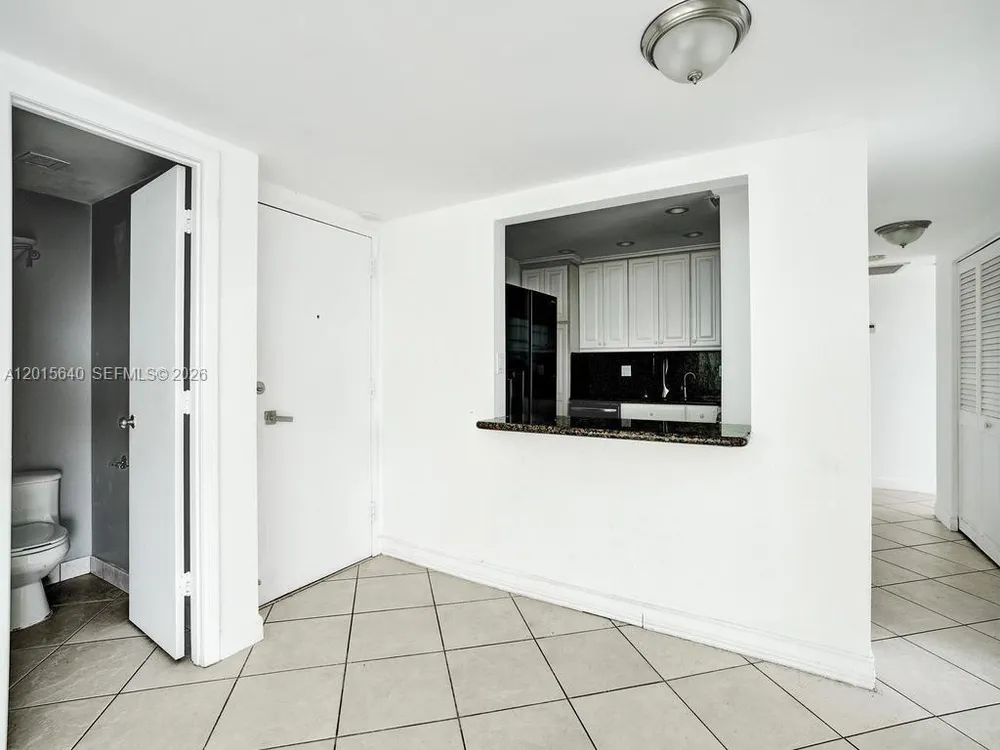 300 Bayview Dr, Sunny Isles Beach, FL 33160