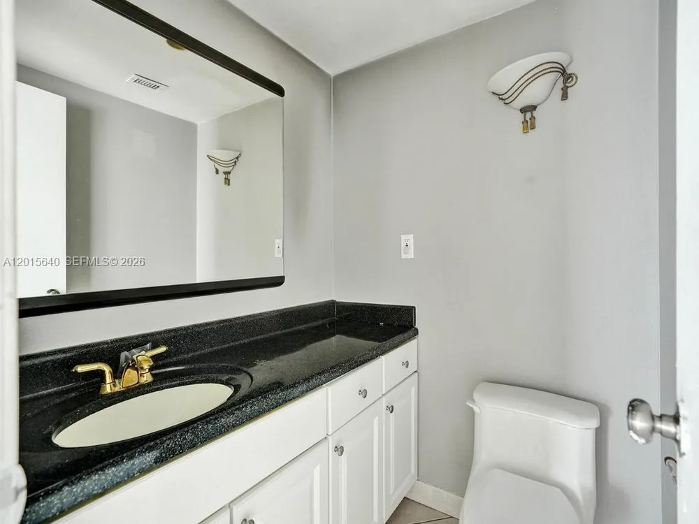 300 Bayview Dr, Sunny Isles Beach, FL 33160