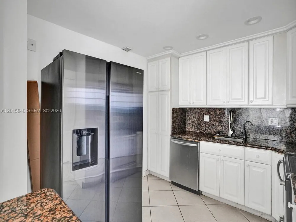300 Bayview Dr, Sunny Isles Beach, FL 33160