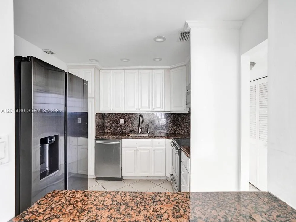 300 Bayview Dr, Sunny Isles Beach, FL 33160