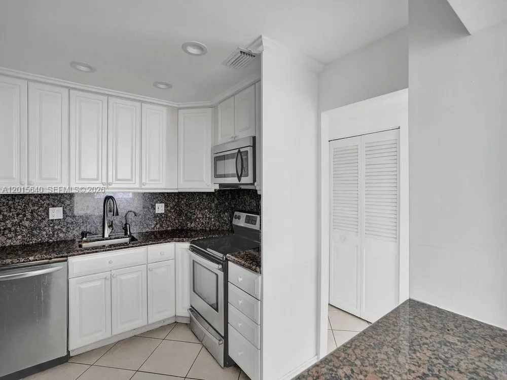 300 Bayview Dr, Sunny Isles Beach, FL 33160