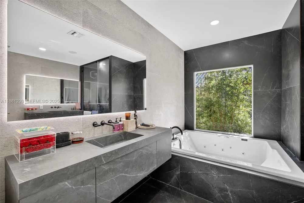 3710 NE 208th Terrace, Aventura, FL 33180