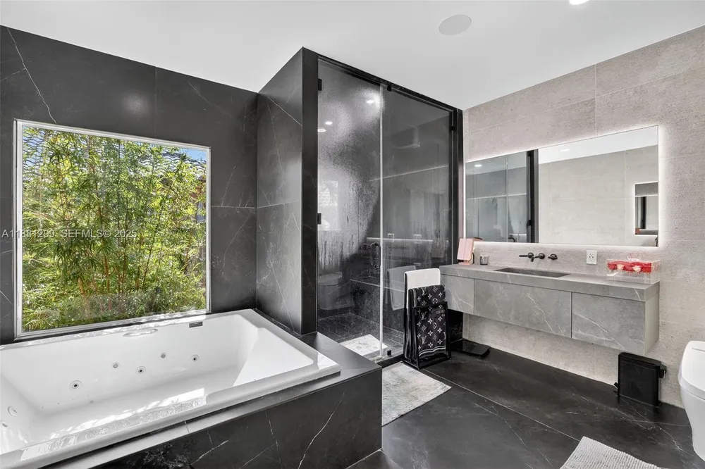 3710 NE 208th Terrace, Aventura, FL 33180