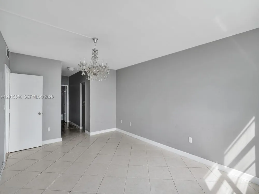 300 Bayview Dr, Sunny Isles Beach, FL 33160
