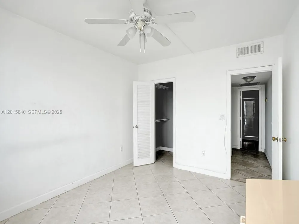 300 Bayview Dr, Sunny Isles Beach, FL 33160