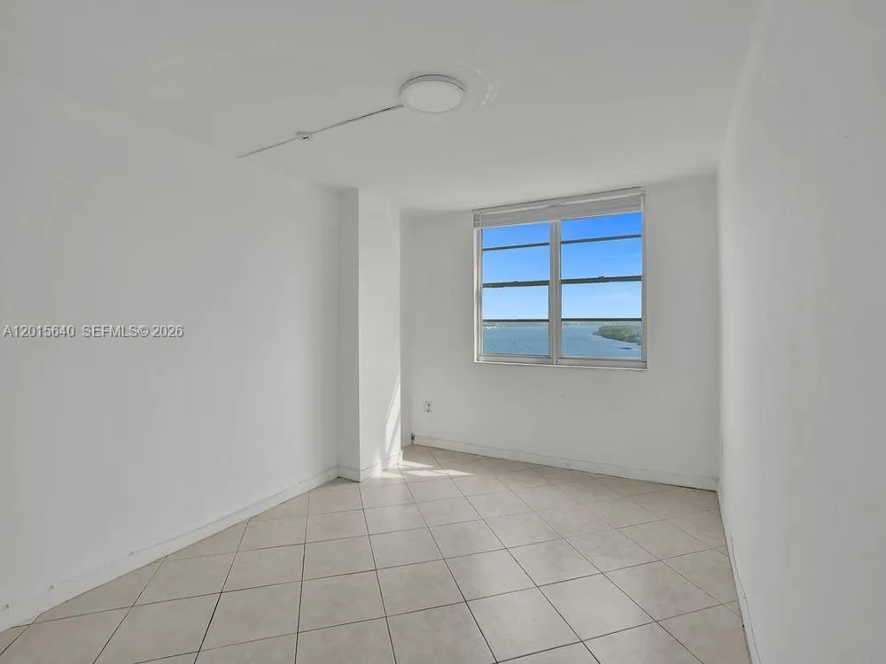 300 Bayview Dr, Sunny Isles Beach, FL 33160