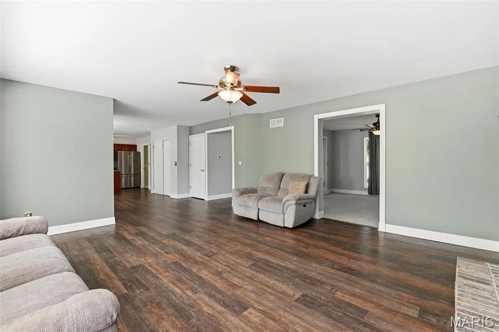 49 Autumn Crest Ct, Wentzville, MO 63385
