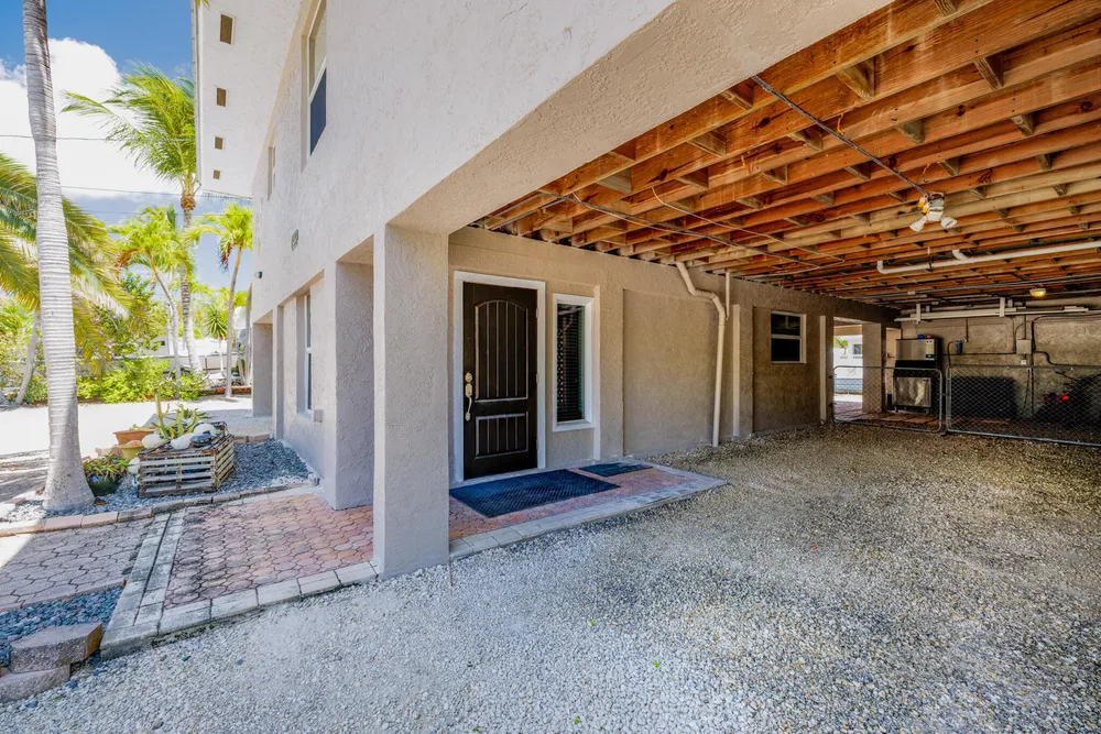 29562 Saratoga Ave, Big Pine, FL 33043