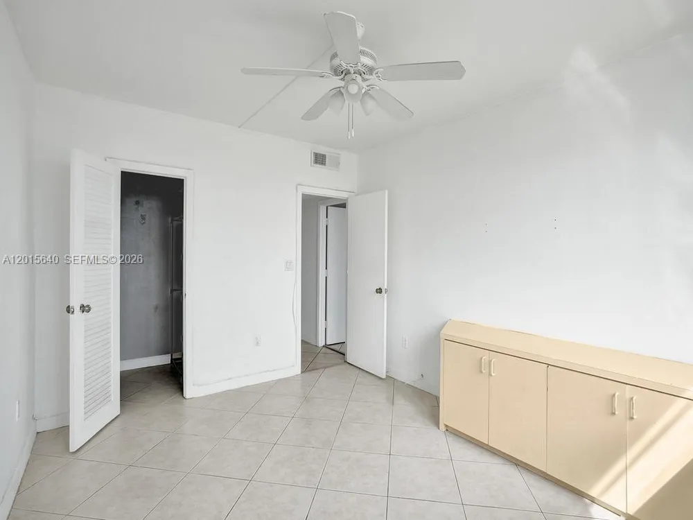 300 Bayview Dr, Sunny Isles Beach, FL 33160