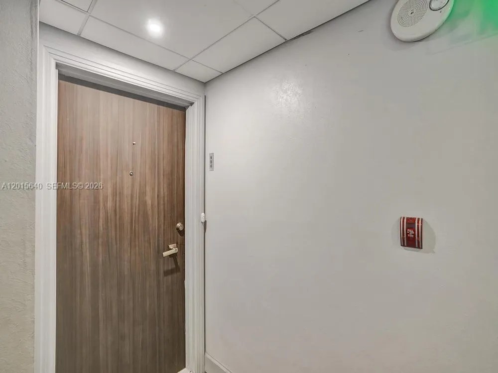 300 Bayview Dr, Sunny Isles Beach, FL 33160