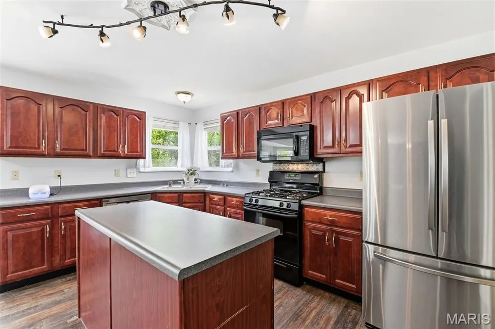 49 Autumn Crest Ct, Wentzville, MO 63385