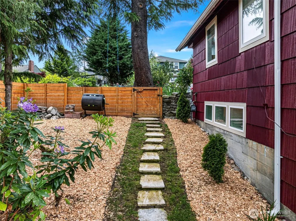 4020 47th Ave S, Seattle, WA 98118