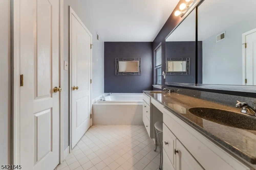 414 Hamilton Dr, Greenwich, NJ 08886