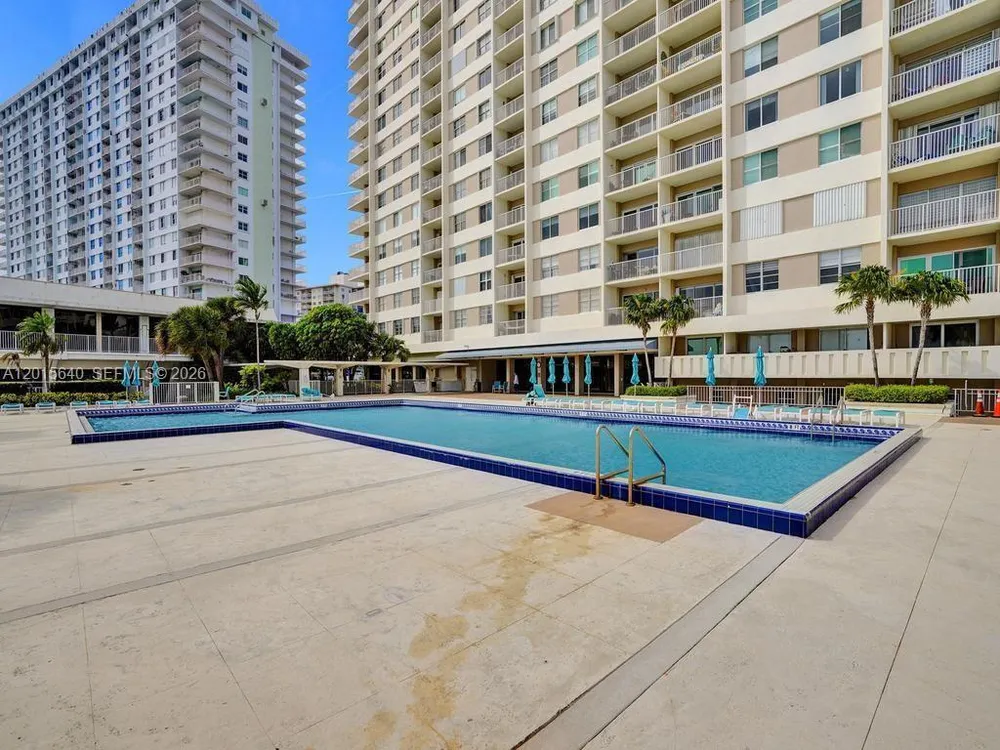 300 Bayview Dr, Sunny Isles Beach, FL 33160