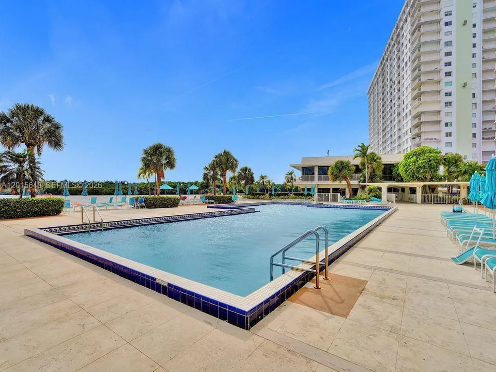 300 Bayview Dr, Sunny Isles Beach, FL 33160