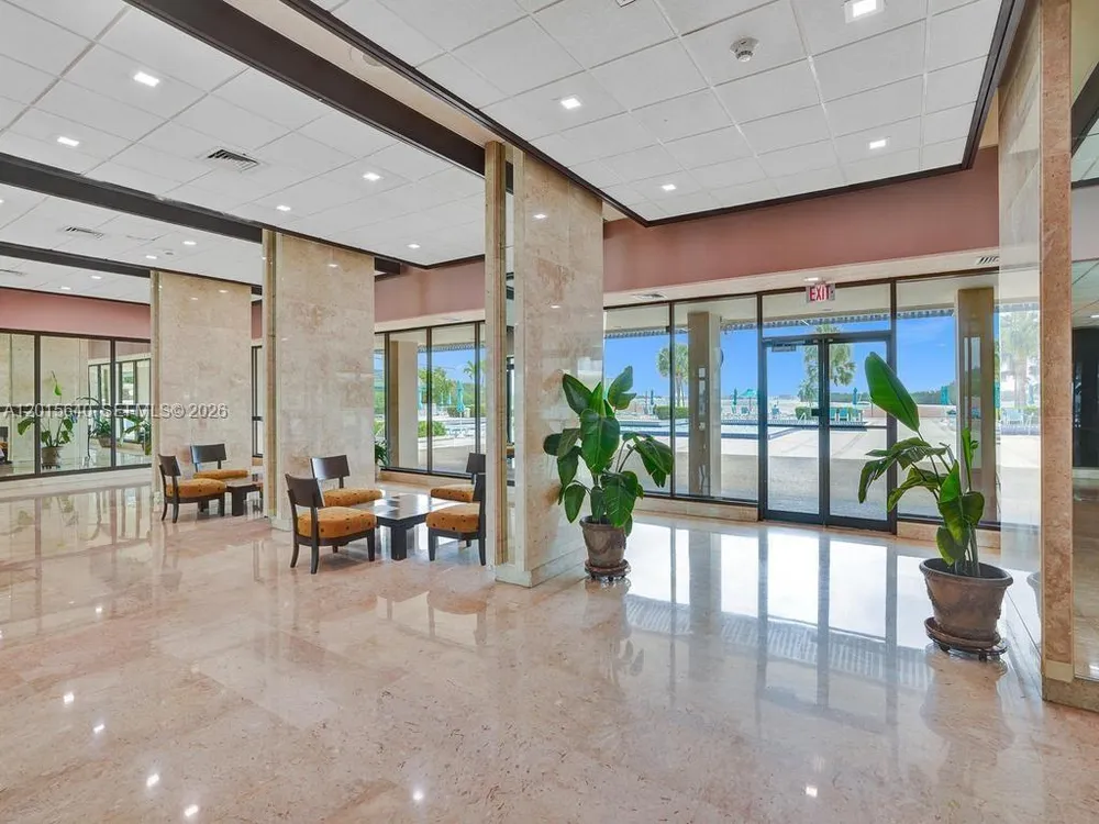 300 Bayview Dr, Sunny Isles Beach, FL 33160