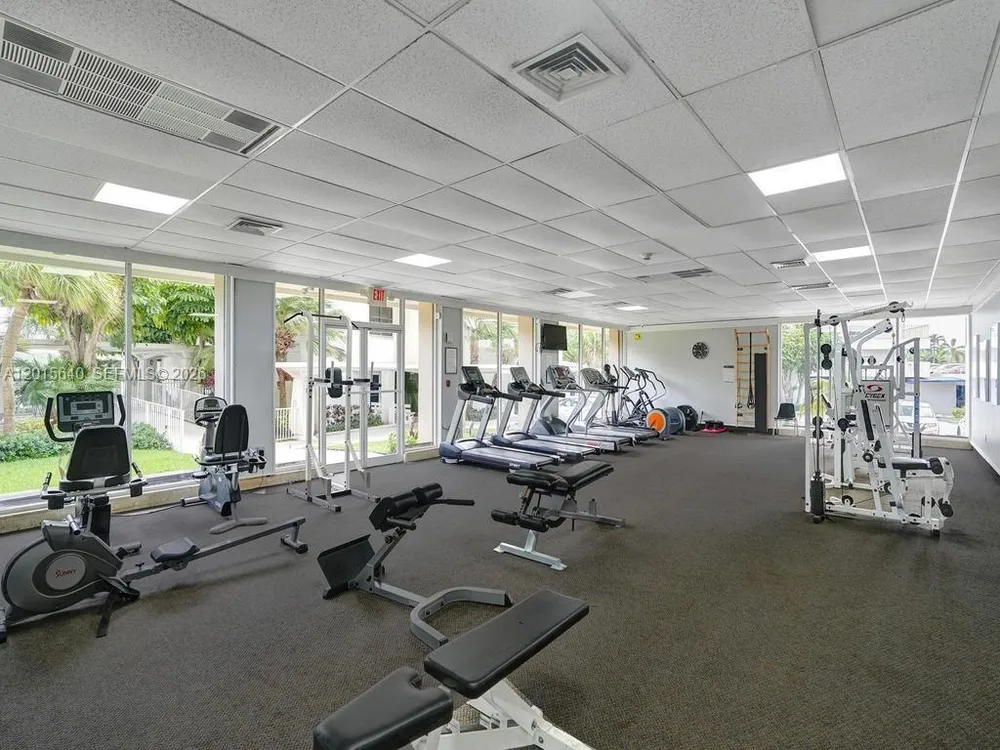 300 Bayview Dr, Sunny Isles Beach, FL 33160