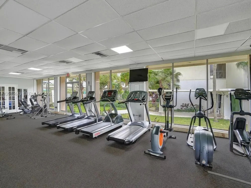 300 Bayview Dr, Sunny Isles Beach, FL 33160