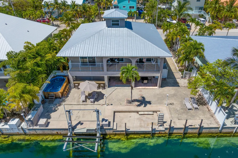 29562 Saratoga Ave, Big Pine, FL 33043