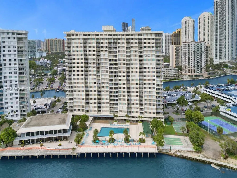 300 Bayview Dr, Sunny Isles Beach, FL 33160