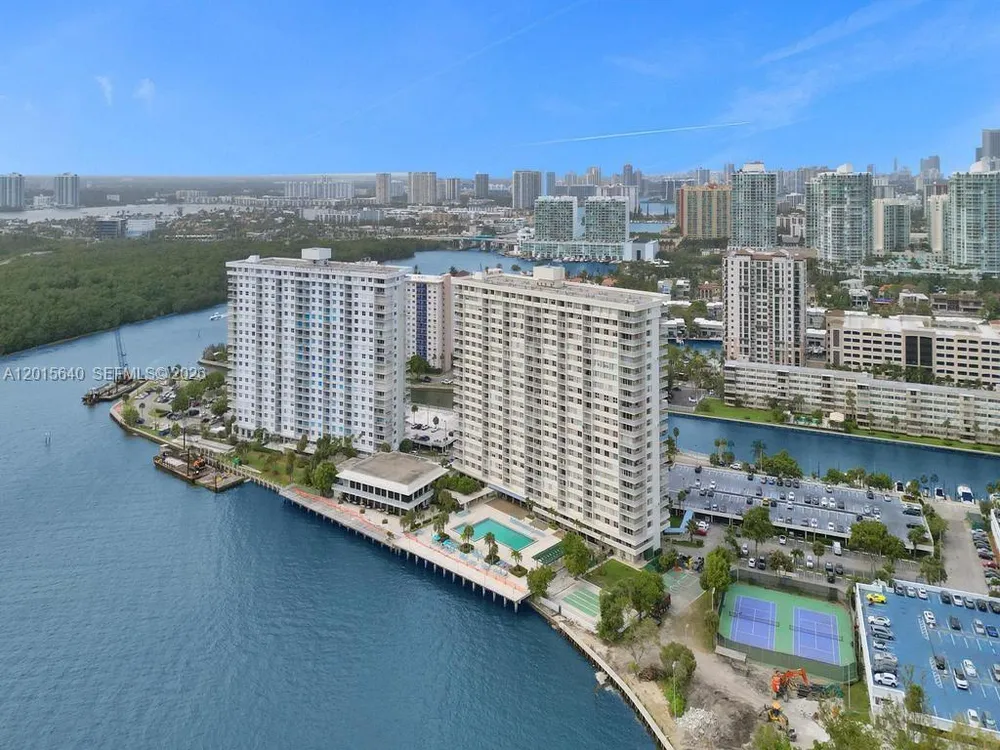 300 Bayview Dr, Sunny Isles Beach, FL 33160
