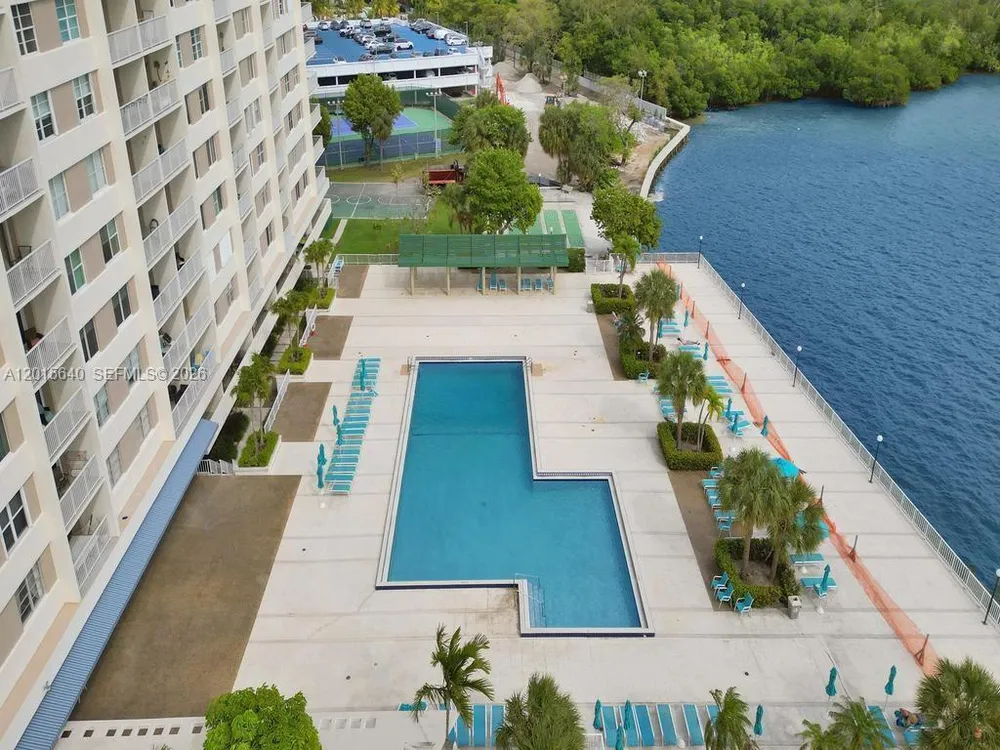 300 Bayview Dr, Sunny Isles Beach, FL 33160