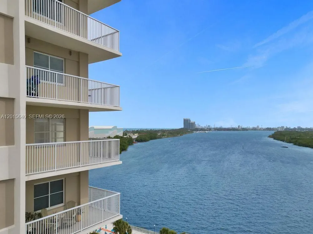 300 Bayview Dr, Sunny Isles Beach, FL 33160