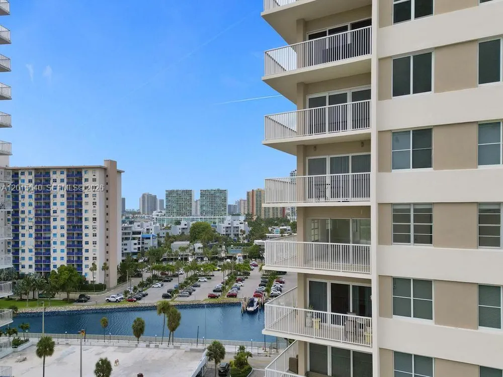 300 Bayview Dr, Sunny Isles Beach, FL 33160