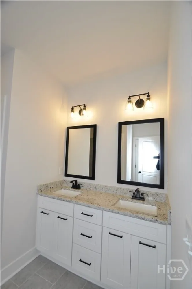 137 Timothy Park Ln, Athens, GA 30606-3963