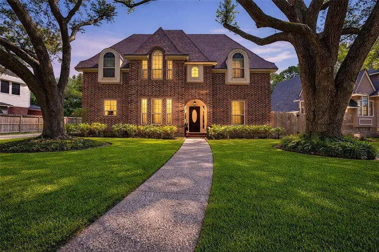 5010 Tarnbrook Dr, Houston, TX 77084
