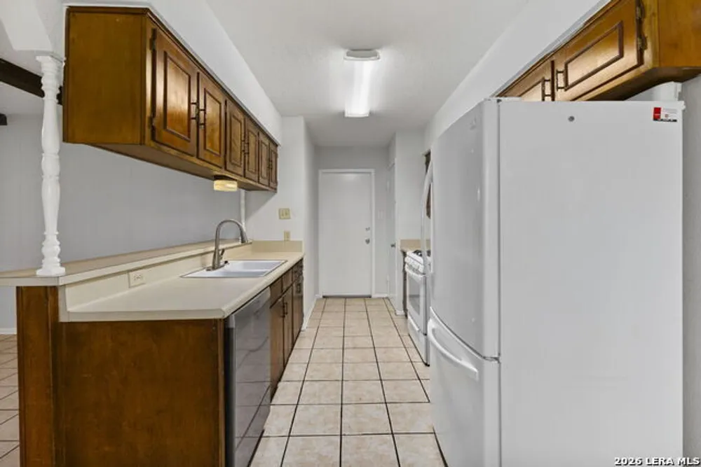 6711 Yellow Rose St, Leon Valley, TX 78238