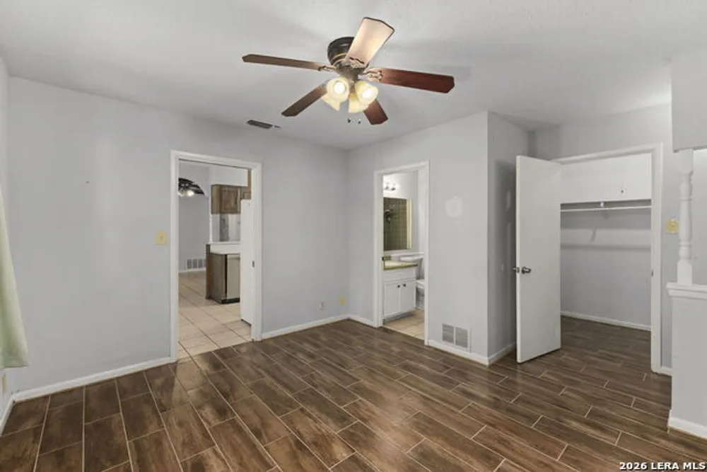 6711 Yellow Rose St, Leon Valley, TX 78238