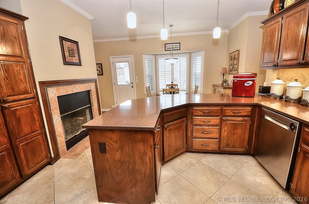 5408 W Orlando Circle, Broken Arrow, OK 74011