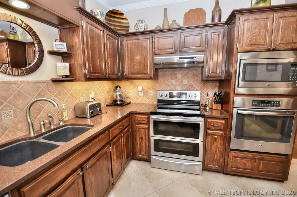 5408 W Orlando Circle, Broken Arrow, OK 74011