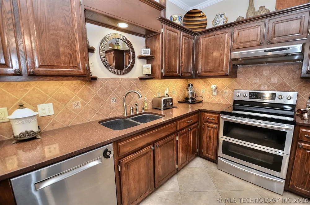 5408 W Orlando Circle, Broken Arrow, OK 74011