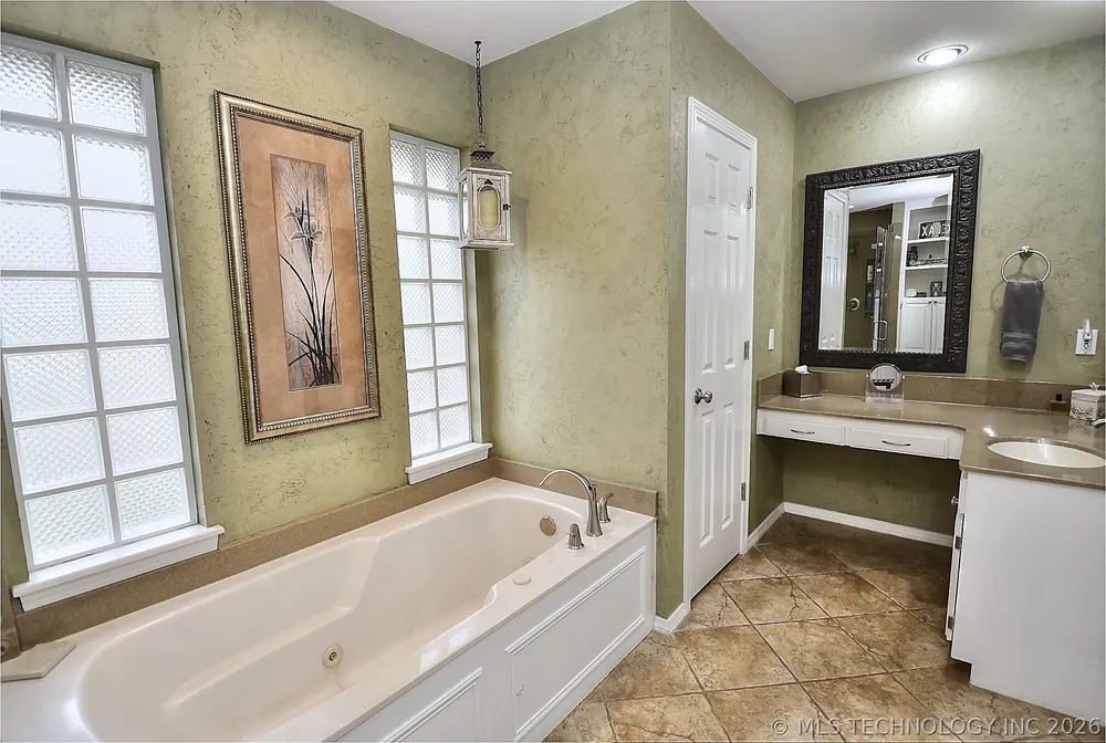 5408 W Orlando Circle, Broken Arrow, OK 74011