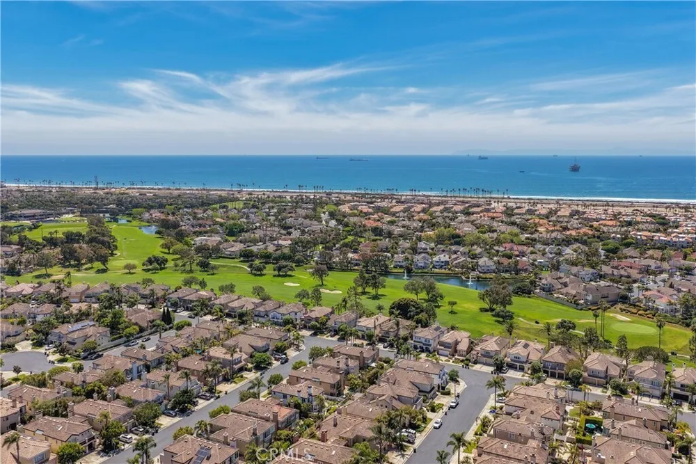 19076 Stonehurst Ln, Huntington Beach, CA 92648