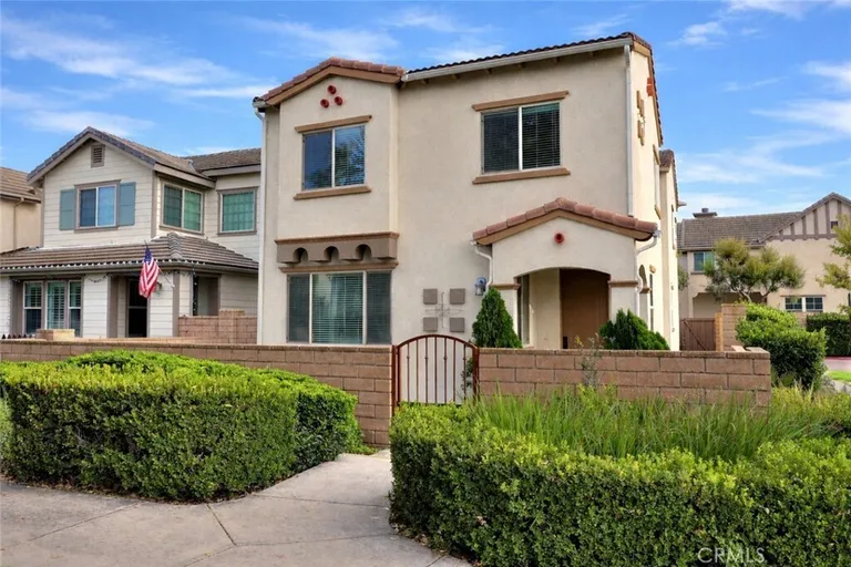 858 Calaveras Way, Corona, CA 92878
