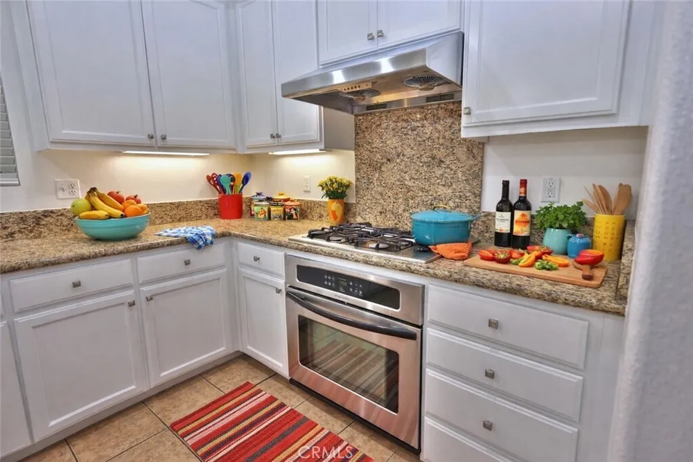 858 Calaveras Way, Corona, CA 92878