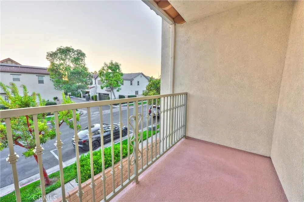 858 Calaveras Way, Corona, CA 92878