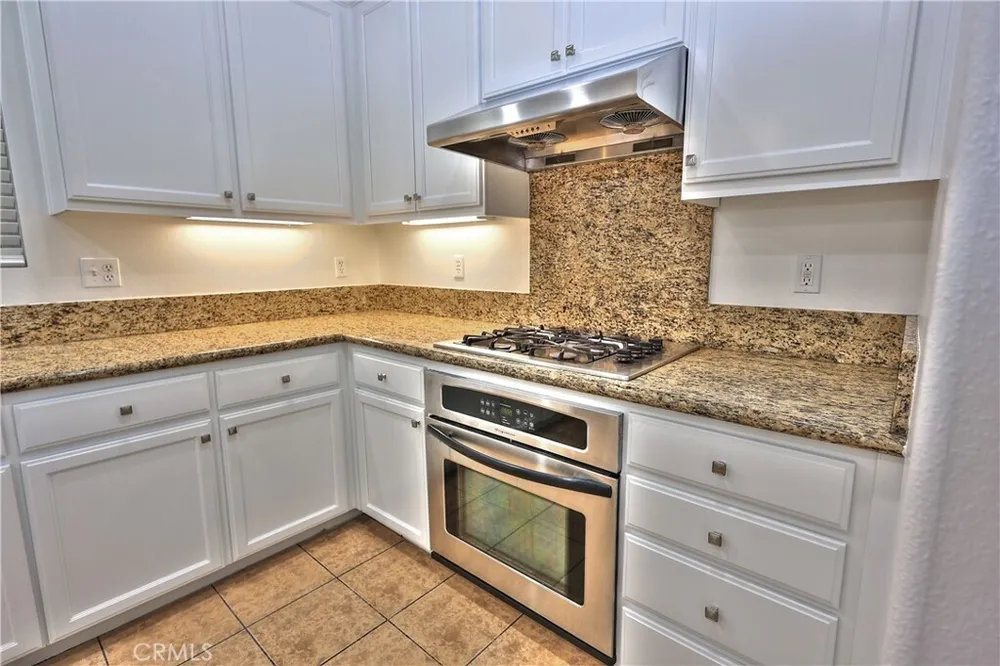 858 Calaveras Way, Corona, CA 92878