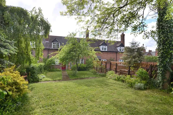 Long Row, Kingston-On-Soar, NG11