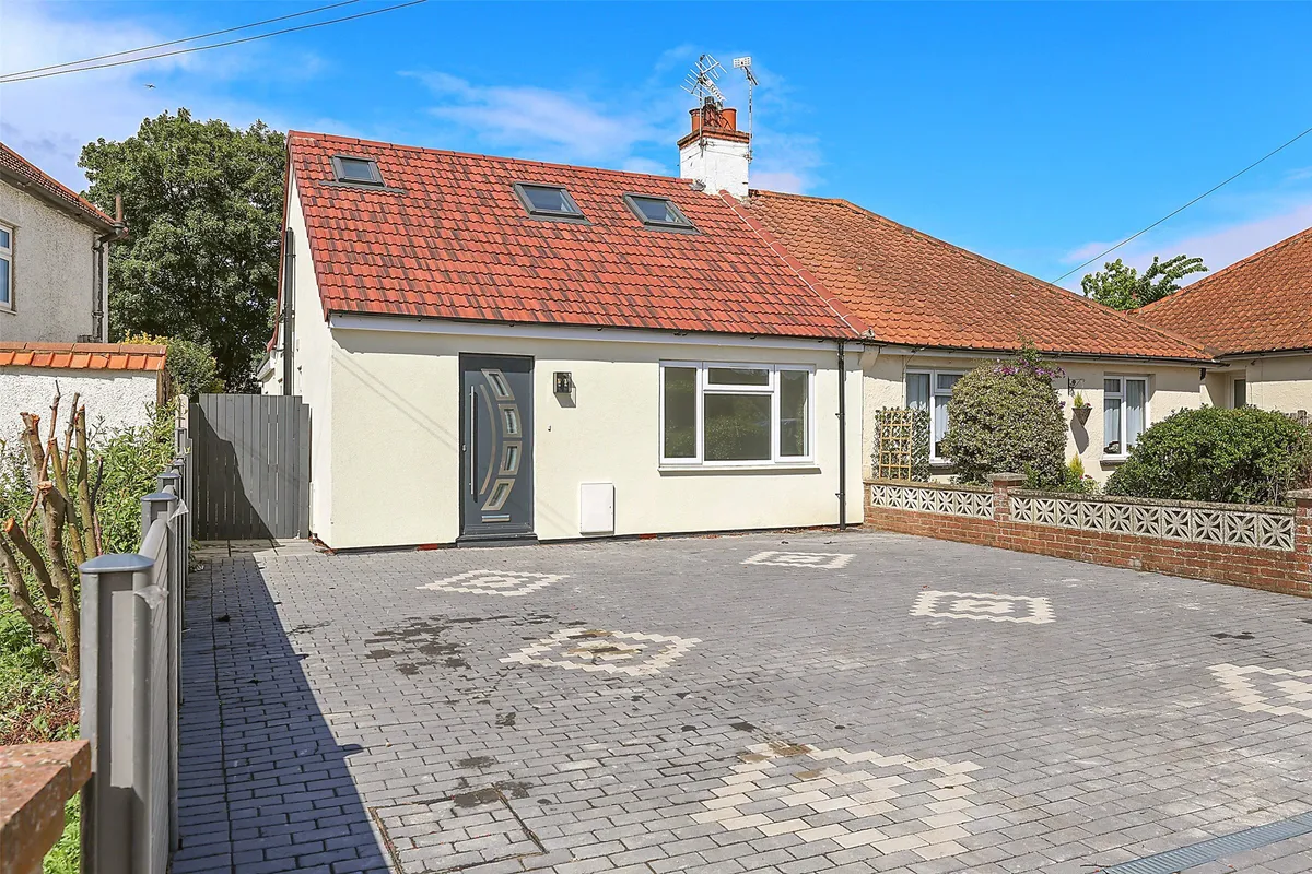 By Pass Road, Leatherhead, Surrey, KT22
